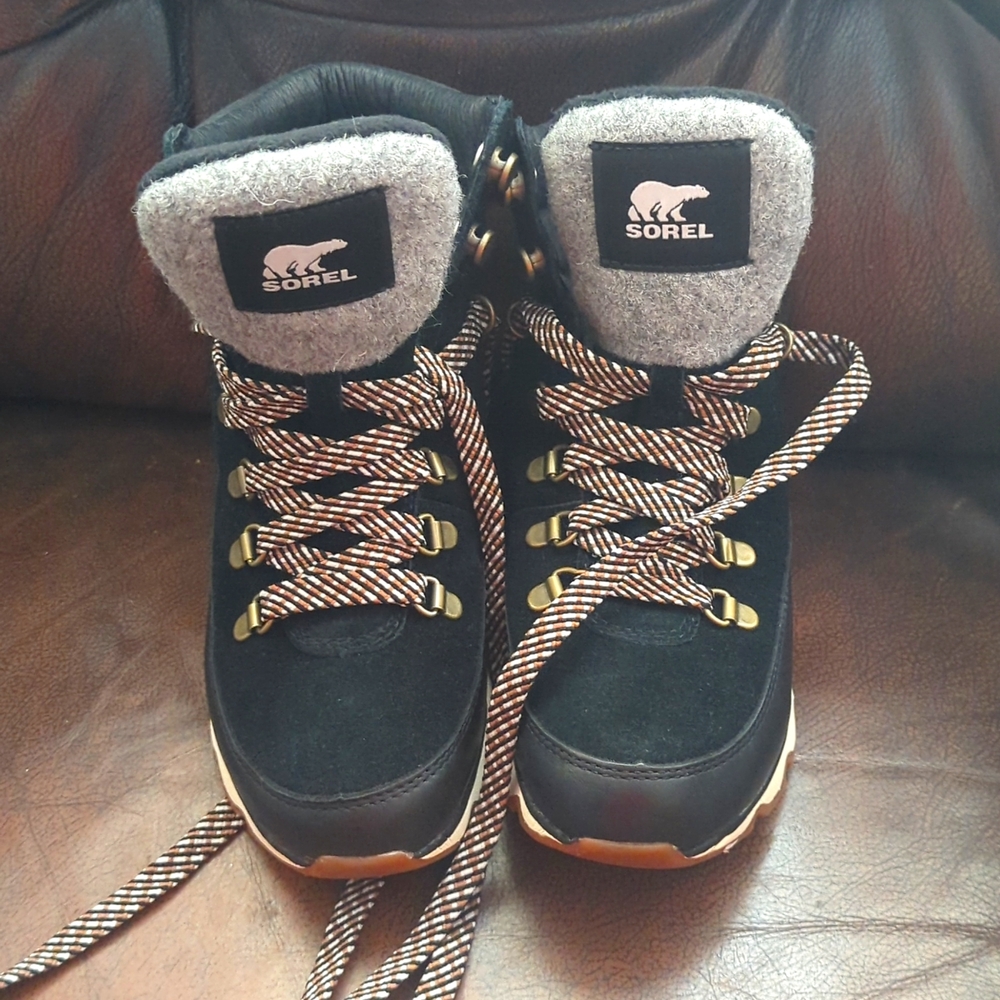 Sorel Kinetic conquest sneaker hiking boot